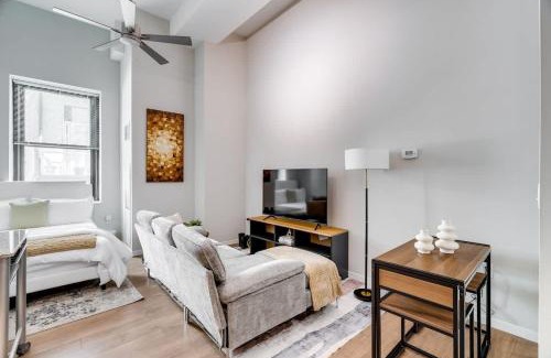 Downtown Cincinnati Apartment | CBDOTR 24-7 Gym Pool Rooftop Steps to Stadiums