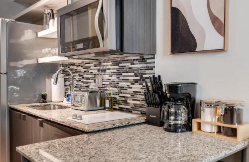 Downtown Cincinnati Apartment | CBDOTR 24-7 Gym Pool Rooftop Steps to Stadiums
