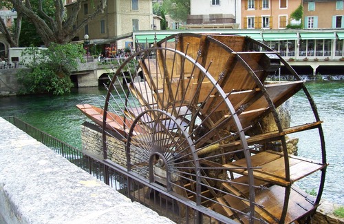 Fontaine-de-Vaucluse House | cccccccccc