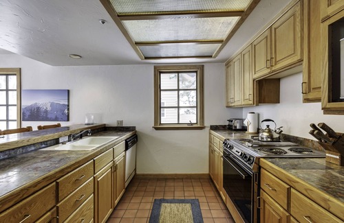 Salt Lake Mountain Resorts House | Cecret Mountain Lodge - ski-in/out to Snowbird