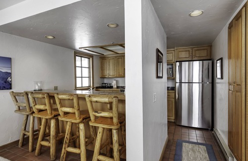 Salt Lake Mountain Resorts House | Cecret Mountain Lodge - ski-in/out to Snowbird