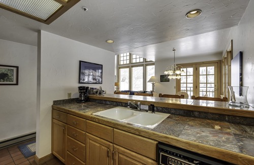 Salt Lake Mountain Resorts House | Cecret Mountain Lodge - ski-in/out to Snowbird