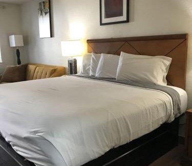 Bertram Hotel | Cedar Creek Inn