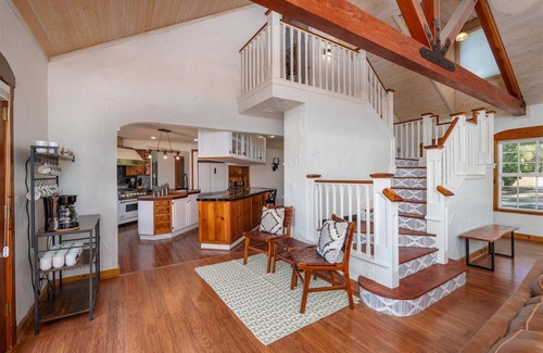 Oakhurst House | Cedar Creek Lodge with POOL/hot tub/sleeps 24!