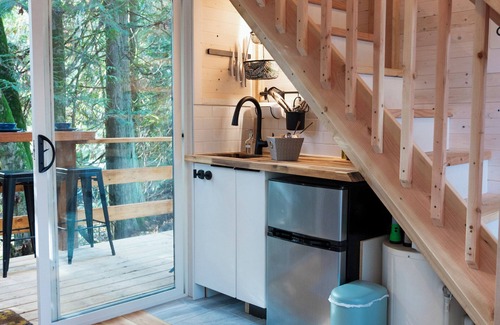 Regional District of Nanaimo Cabin | Cedar Forest Hideaway with Outdoor Shower & Hot Tub