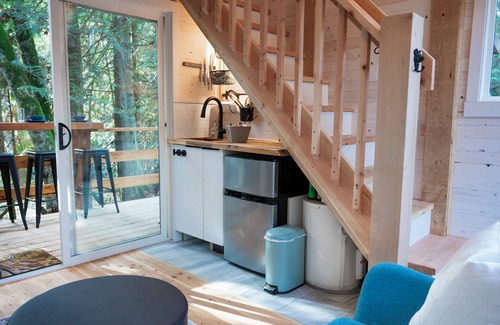 Regional District of Nanaimo Cabin | Cedar Forest Hideaway with Outdoor Shower & Hot Tub