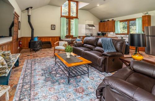 Texico House | Cedar Hills Retreat Peaceful Southern IL Escape