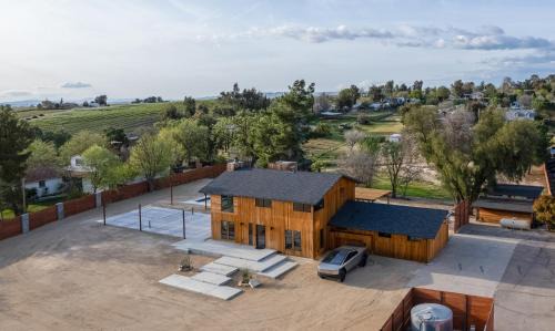 Paso Robles Villa | Cedar House - Pickleball, Saltwater Pool, Sauna