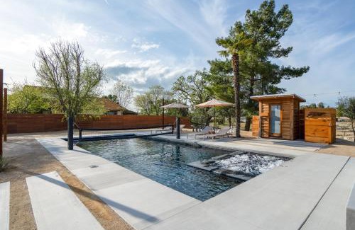 Paso Robles Villa | Cedar House - Pickleball, Saltwater Pool, Sauna