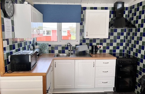 Heacham Cabin | Cedar Lodge, Cedar Springs, Heacham. Only 5 Minutes Walk to the Beach.