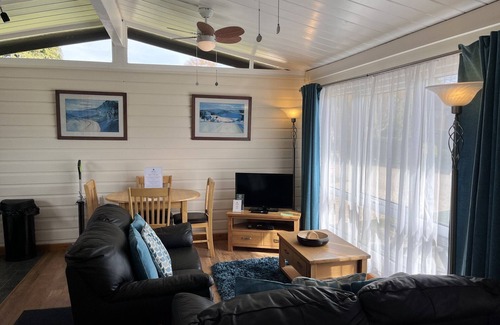 Heacham Cabin | Cedar Lodge, Cedar Springs, Heacham. Only 5 Minutes Walk to the Beach.