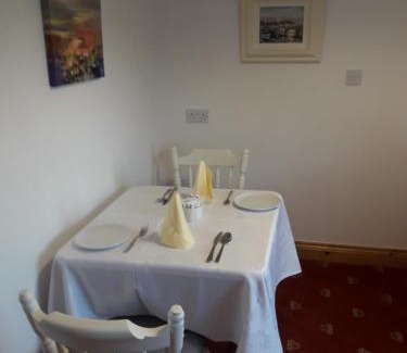Gort Bed & Breakfast | Cedar Lodge Self Catering Accommodation H91 CF9D