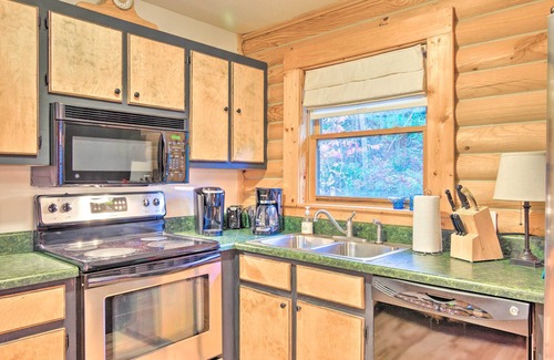 Brevard Cottage | Cedar Mountain Log Cabin: 4 Mi Dupont State Forest