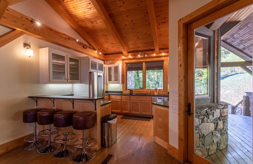 Banner Elk House | Cedar Rock Townhomes at Eagles Nest - Pet friendly, 6 Master Suites, hot tubs!