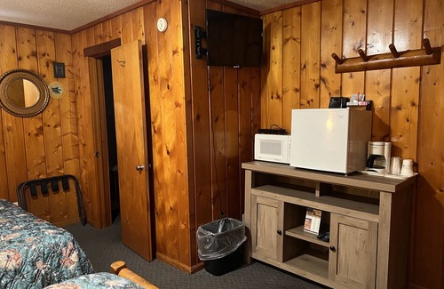 St Ignace Hotel | Cedars Motel