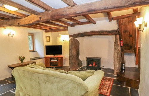 Garndolbenmaen Cottage | CEFN COCH ISAF, character holiday cottage in Porthmadog