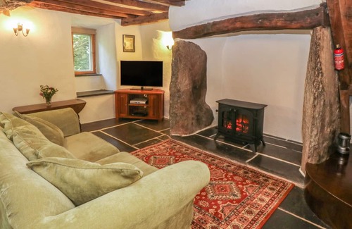 Garndolbenmaen Cottage | CEFN COCH ISAF, character holiday cottage in Porthmadog