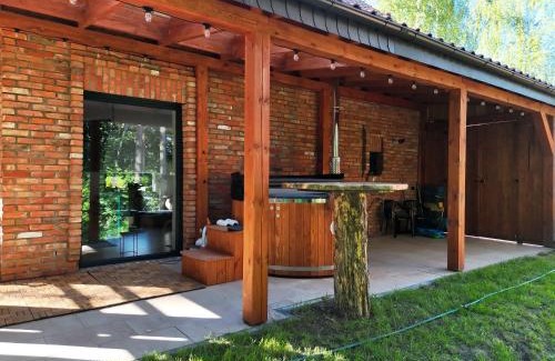 Tomaszkowo House | Ceglany Domek z jacuzzi, nad jeziorem, przy lesie