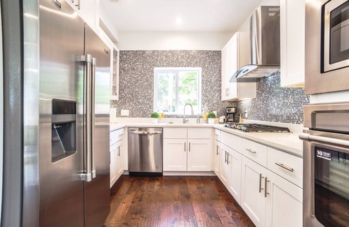 Edgewood House | CELEBRITY STYLE MODERN MANSION near the Belt line and Ponce City Market