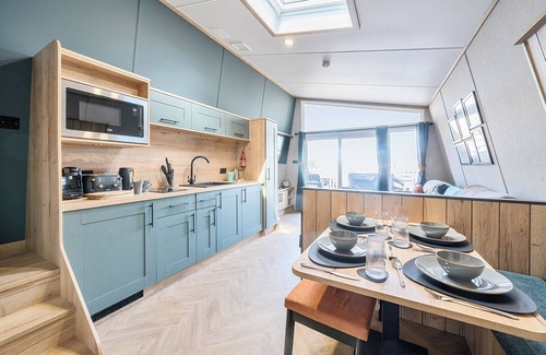 Great Billing Cottage | CELESTIAL SKYLIGHT - BILLING AQUADROME in Billing Aquadrome Holiday Park
