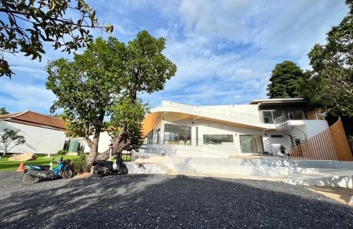 Chaweng City Center Hotel | Celine House by Craft Village