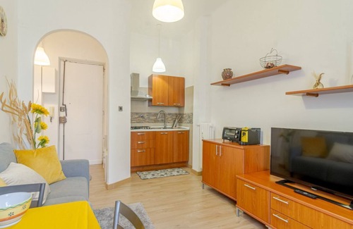 San Paolo Apartment | Cenisia neighborhood! Bright Sunflower Mini Flat x3