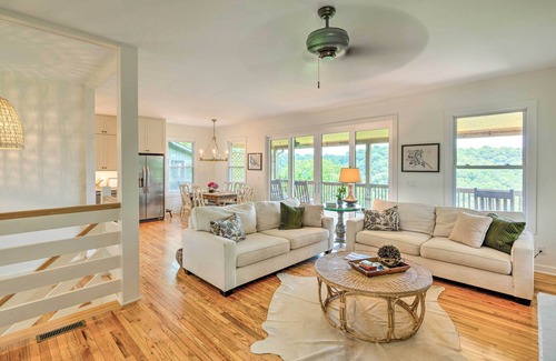 Baxter Cabin | ‘Center Hill Lake House’: Porch & Lake Views!