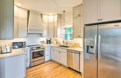 Baxter Cabin | ‘Center Hill Lake House’: Porch & Lake Views!