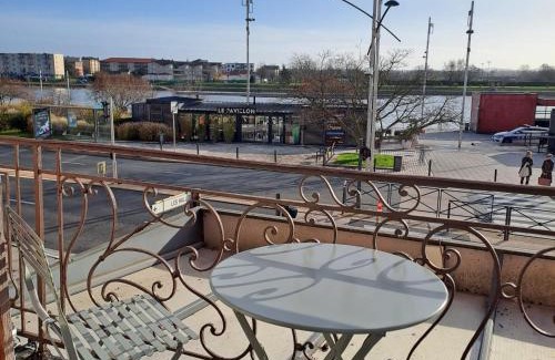 Macon Apartment | Center Macon charmant appartement avec vue sur la Saone