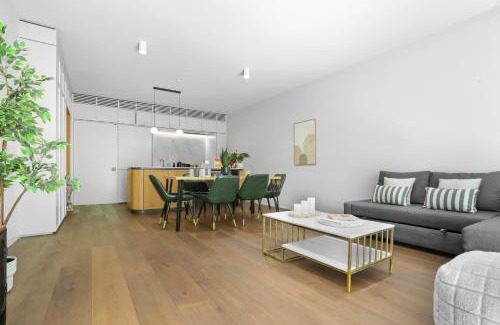 Sydney Central Business District Apartment | Center of Sydney 2 Bedroom Apartment with Balcony