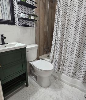 Valdosta House | Center of Town! Near Hospital and VSU, Gameroom & Fire-pit, Pet Friendly