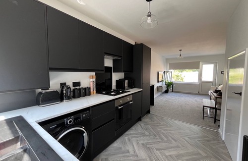 Nottingham House | Central 2-Bed House Parking, Offers For Long Stays