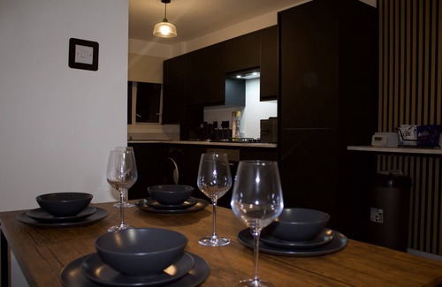 Nottingham House | Central 2-Bed House Parking, Offers For Long Stays