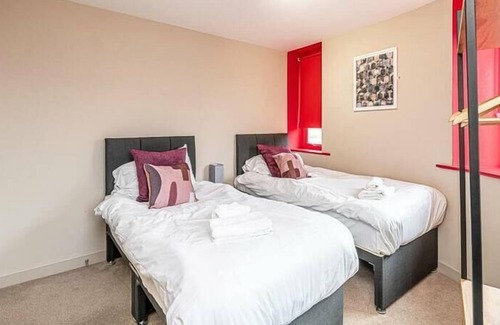 Wigan Apartment | Central 2 Bed House Sleeps 6