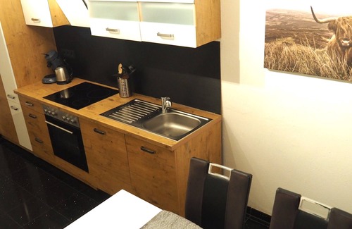 Nordliche Innenstadt Apartment | Central apartment with secure private parking in the backyard