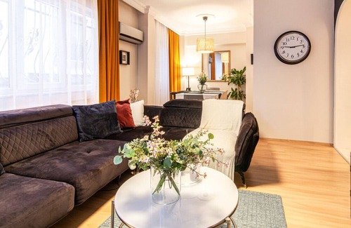 Osmanbey Apartment | Central and Convenient Flat in Sisli