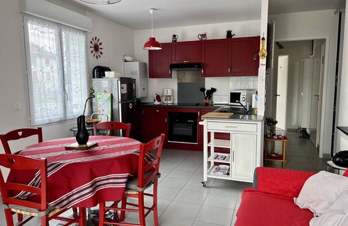 Cambo-les-Bains Apartment | Central Apartment with Terrace Parking Internet