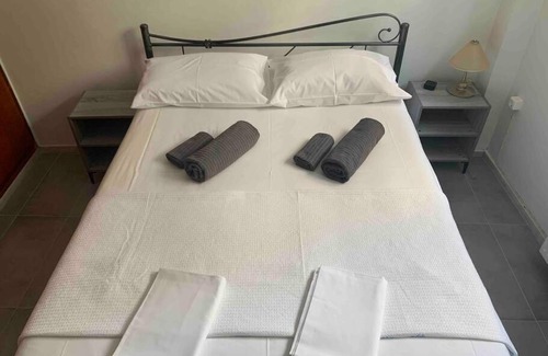 Petralona Apartment | Central Apartment near metro Keramikos- Airport