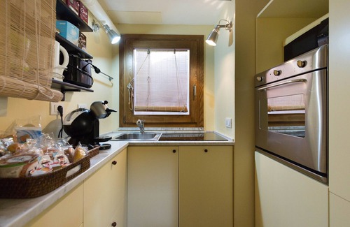 Historic Castle District Apartment | Central Apartment with Wi-Fi & Air Conditioning