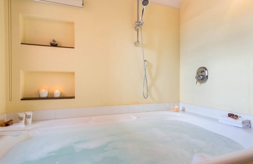 Historic Castle District Apartment | Central Apartment with Wi-Fi & Air Conditioning