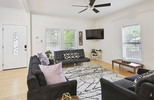Edgewood House | Central Atlanta Home Near Major Attractions