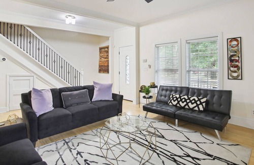 Edgewood House | Central Atlanta Home Near Major Attractions