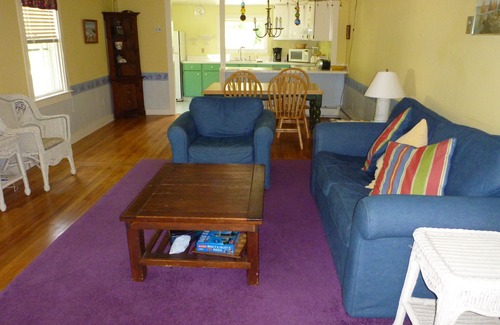 Bar Harbor Cottage | Central Bar Harbor. Family and pet friendly