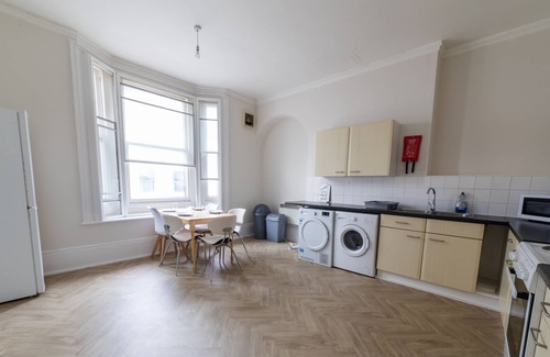 Bedford Apartment | Central Bedford Contractor Apartment free wifi 1