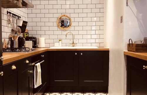 Montpelier Condo | Central Brighton flat, 3 bedrooms, sleeps 6, close to shops and beach