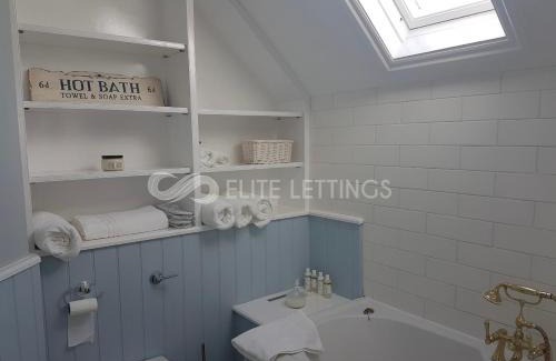 Christchurch House | Central Christchurch - 2 bed cottage, Christchurch