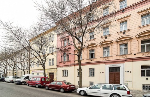 Prague 3 Apartment | Central designer studio by beautiful park & church