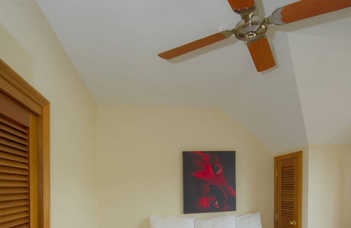 Russell Apartment | Central down-town Apartment with seaviews from the balcony