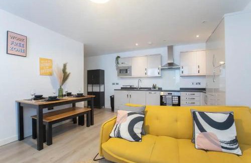 Barnwood Apartment | Central Gloucester Getaway Retreat W/Free Parking