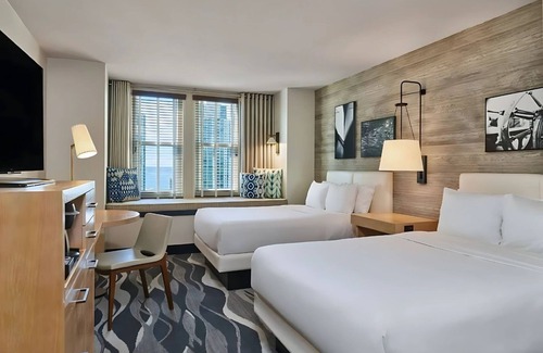 Downtown San Diego Hotel | Central Hotel with Fitness Center & Bar Artistic City - 4 Classic Rooms